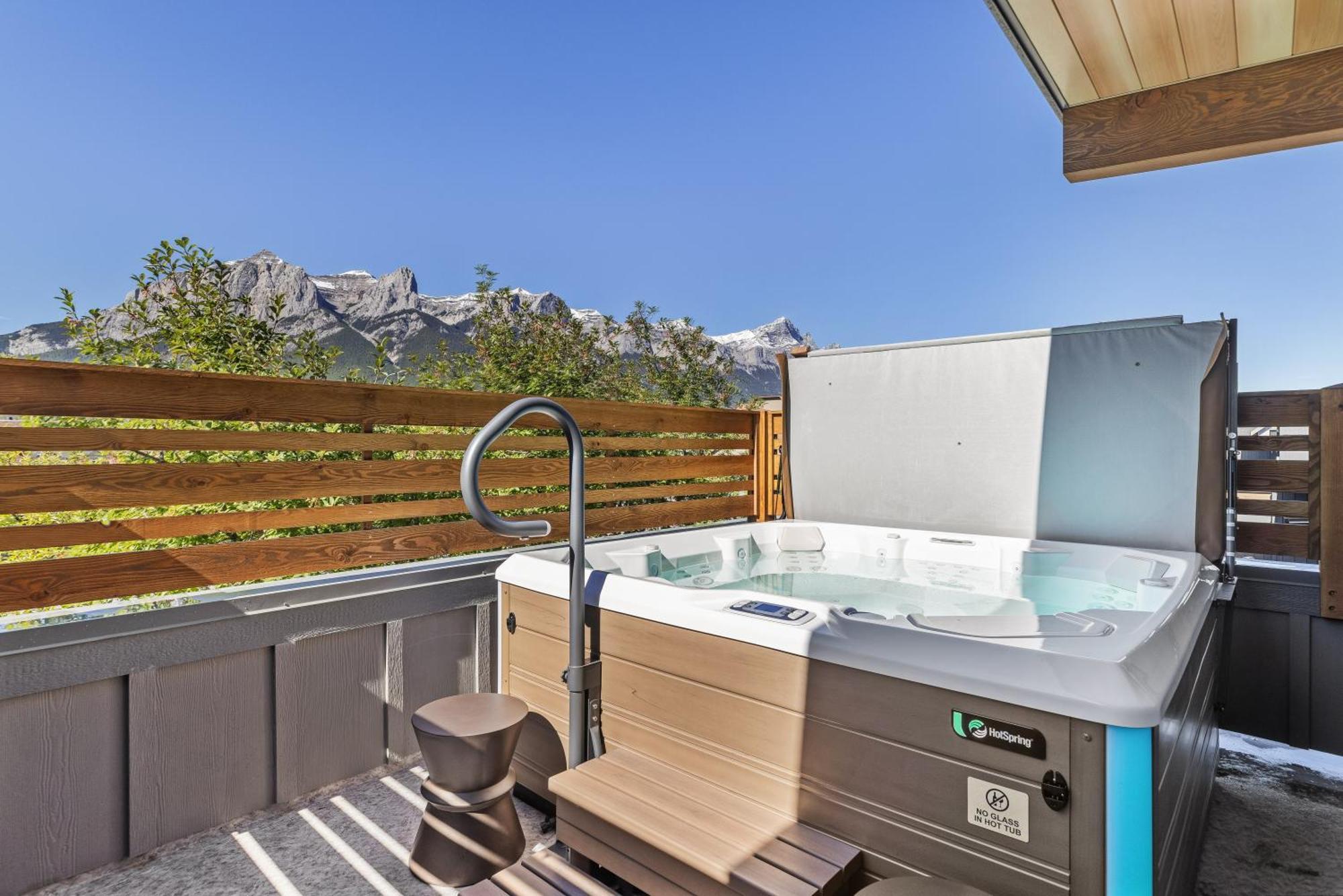 Sisters Summit - 5bd 4ba - Stunning Mountain Views With Private Hot Tub & Bbq Villa